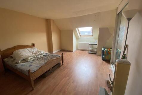 Bedroom no.3 attic: