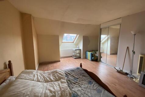 Bedroom no.3 attic: