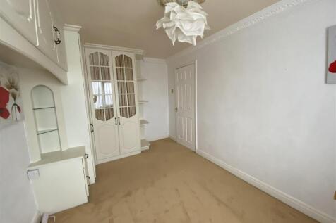 Bedroom no.1 rear double: