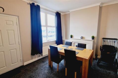 Entrance / Dining