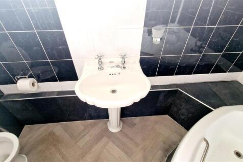 Alt Bathroom