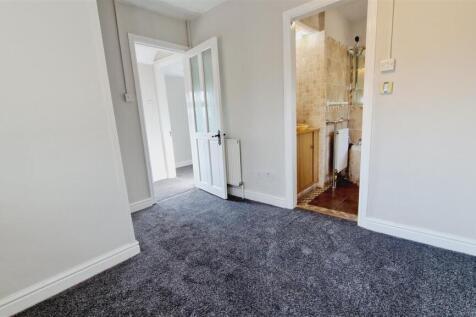 3 SEATON BEDROOM 2