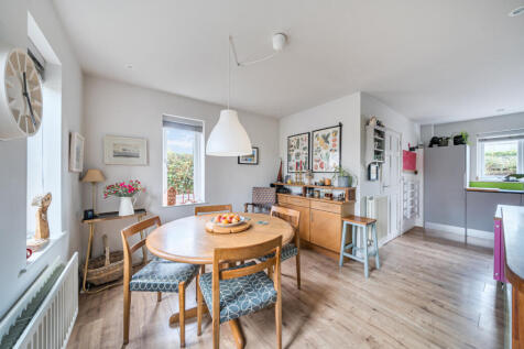 1370683-25-68f8b7...