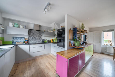 1370683-21-68f8b6...