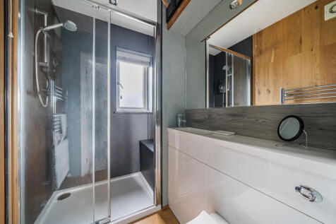 1370683-18-68f8b6...