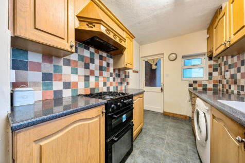 1374574-15-690afc...