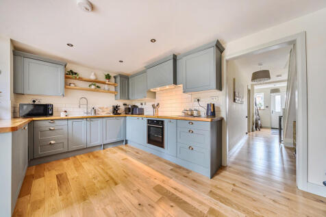 1373635-9-690b6ab...