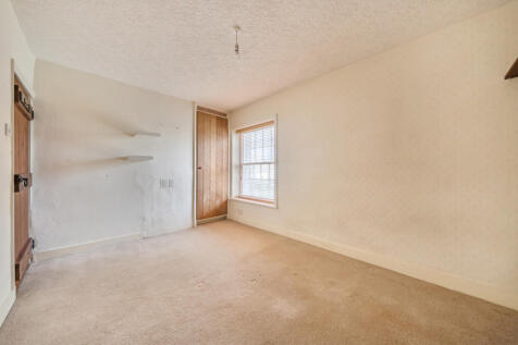 1376430-2-690b6a4...