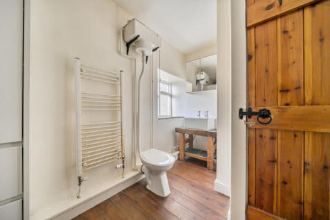 1376430-4-690b6a5...