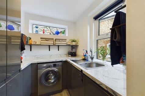 CAM01211G0-PR0163-STILL016