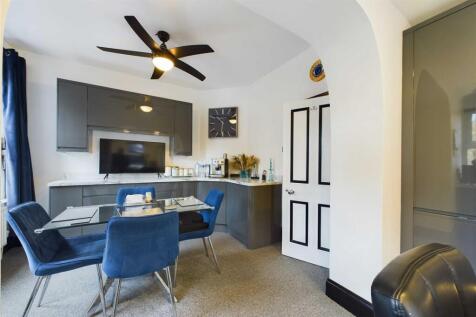 CAM01211G0-PR0163-STILL014