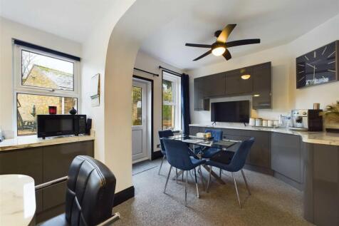 CAM01211G0-PR0163-STILL013