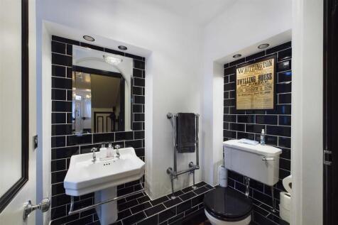 CAM01211G0-PR0163-STILL006