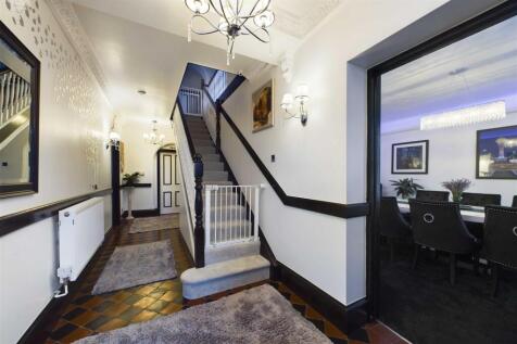 CAM01211G0-PR0163-STILL001