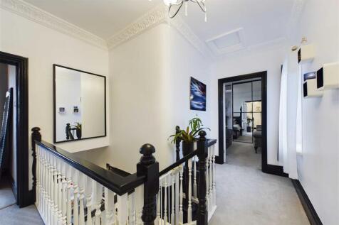 CAM01211G0-PR0163-STILL017