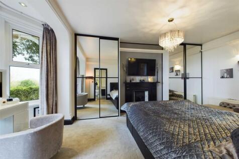 CAM01211G0-PR0163-STILL028