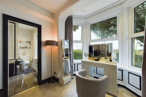 CAM01211G0-PR0163-STILL029