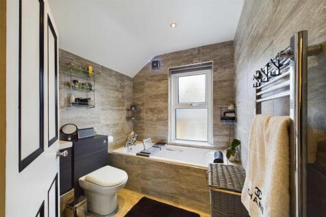 CAM01211G0-PR0163-STILL023