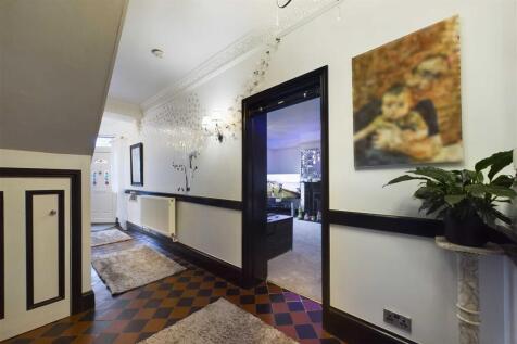 CAM01211G0-PR0163-STILL002