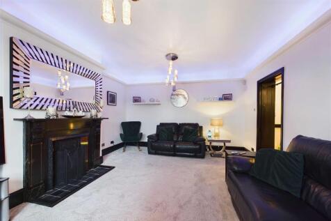 CAM01211G0-PR0163-STILL004