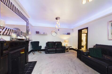 CAM01211G0-PR0163-STILL005