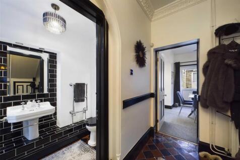 CAM01211G0-PR0163-STILL007