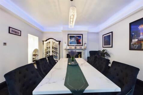 CAM01211G0-PR0163-STILL009