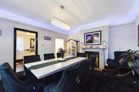 CAM01211G0-PR0163-STILL010