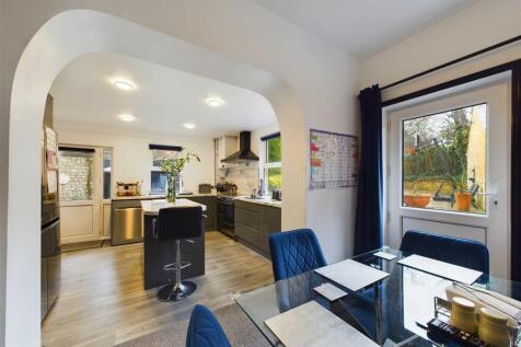 CAM01211G0-PR0163-STILL015