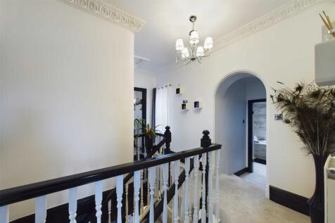 CAM01211G0-PR0163-STILL018