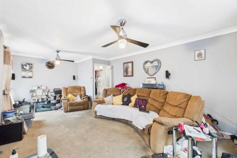 CAM01211G0-PR0221-STILL007