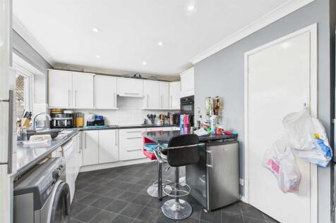 CAM01211G0-PR0221-STILL004