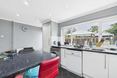 CAM01211G0-PR0221-STILL006