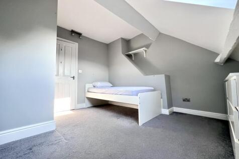 ATTIC BEDROOM 3