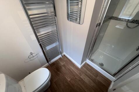 ENSUITE SHOWER ROOM