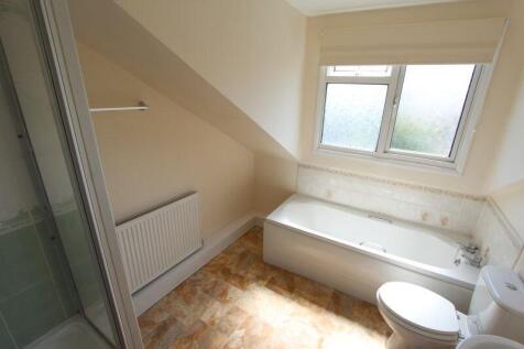 Spacious bath & show