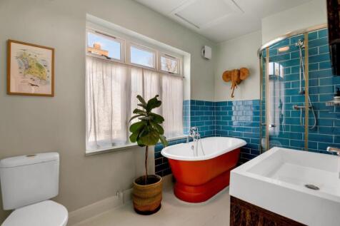 Main Bathroom view 1