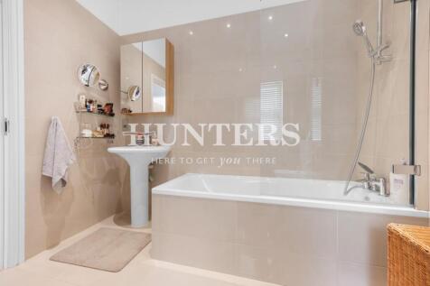 Main bathroom view 1