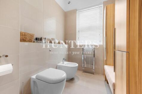 Main bathroom view 2