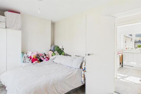 CAM03457G0-PR0018-STILL009.jpg