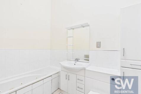 CAM01395G0-PR0236-STILL005.jpg