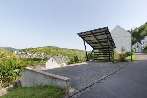 Stellplatz mit Solar-Carport