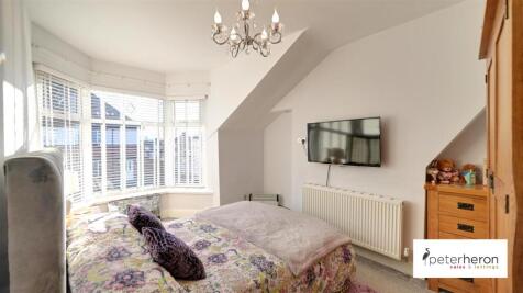 Bedroom 2 (rear)