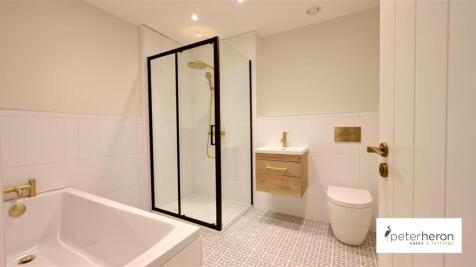 En-Suite Bathroom