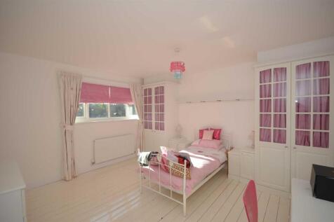 Bedroom 2  (Rear)