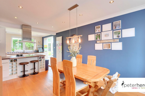 Living Room/Kitchen