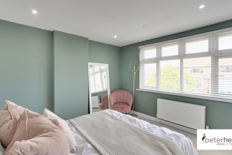 Bedroom 2 (rear)