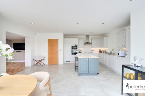 Kitchen/Dining &amp; Family Room
