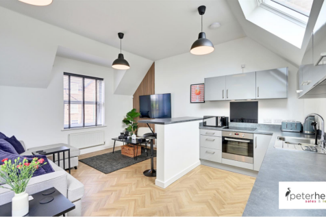 Open Plan Lounge and Kitchen