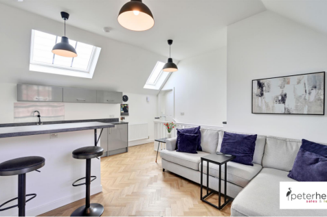 Open Plan Lounge and Kitchen
